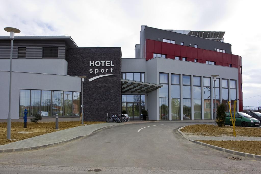 Hotel Sport Ivanicsvár Kültér fotó